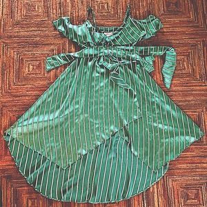 Green off-shoulder Dress (L)